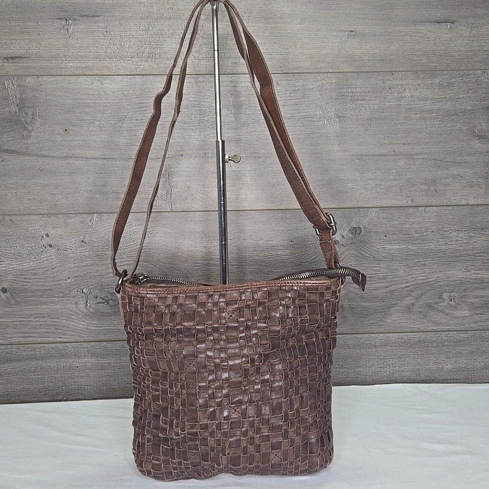 Vilenca Holland Brown Woven Shoulder Bag - Picture 2 of 8